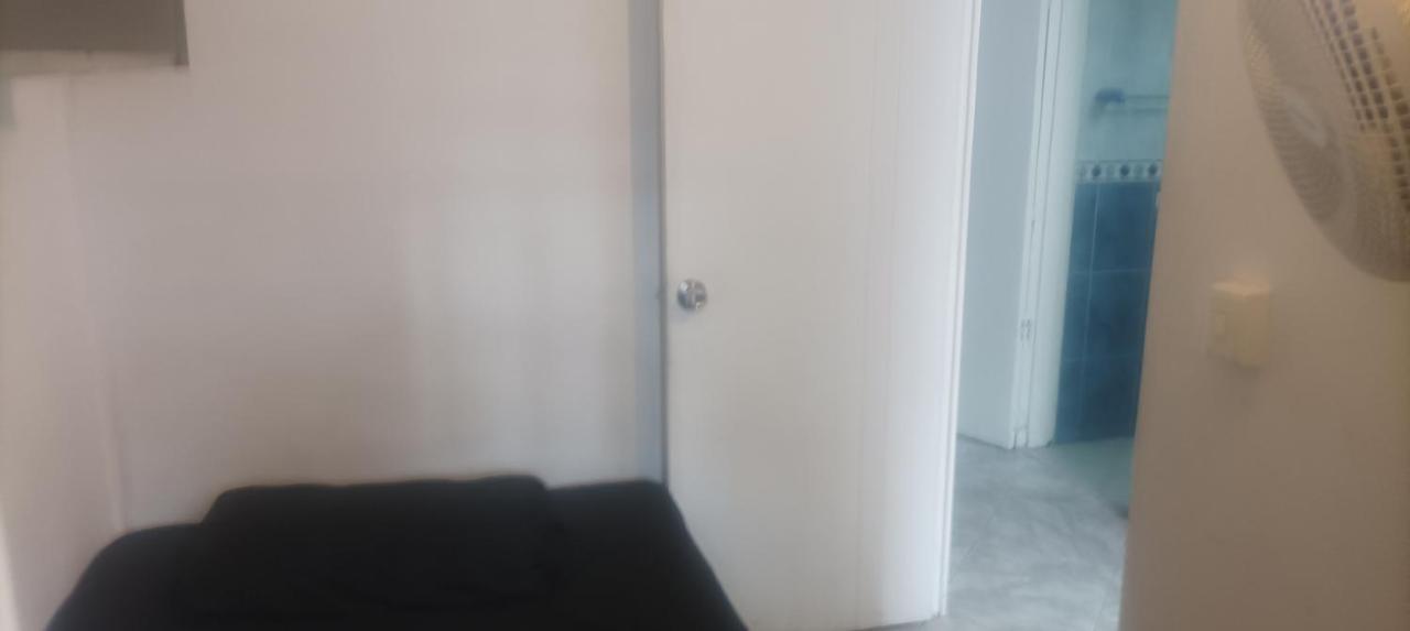 Hea Hospedaje Cerca Al Estadio Y La 70 Medellin Room photo