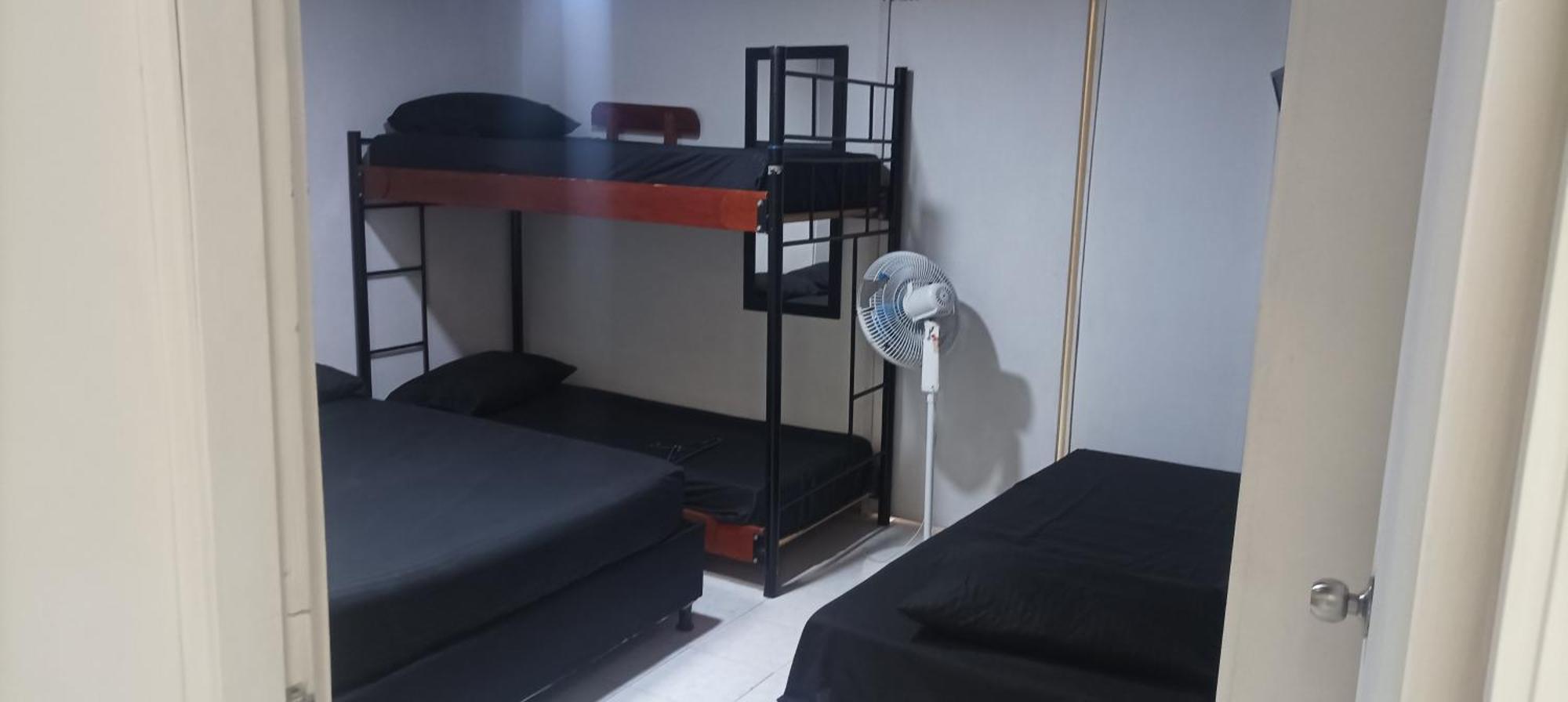 Hea Hospedaje Cerca Al Estadio Y La 70 Medellin Room photo