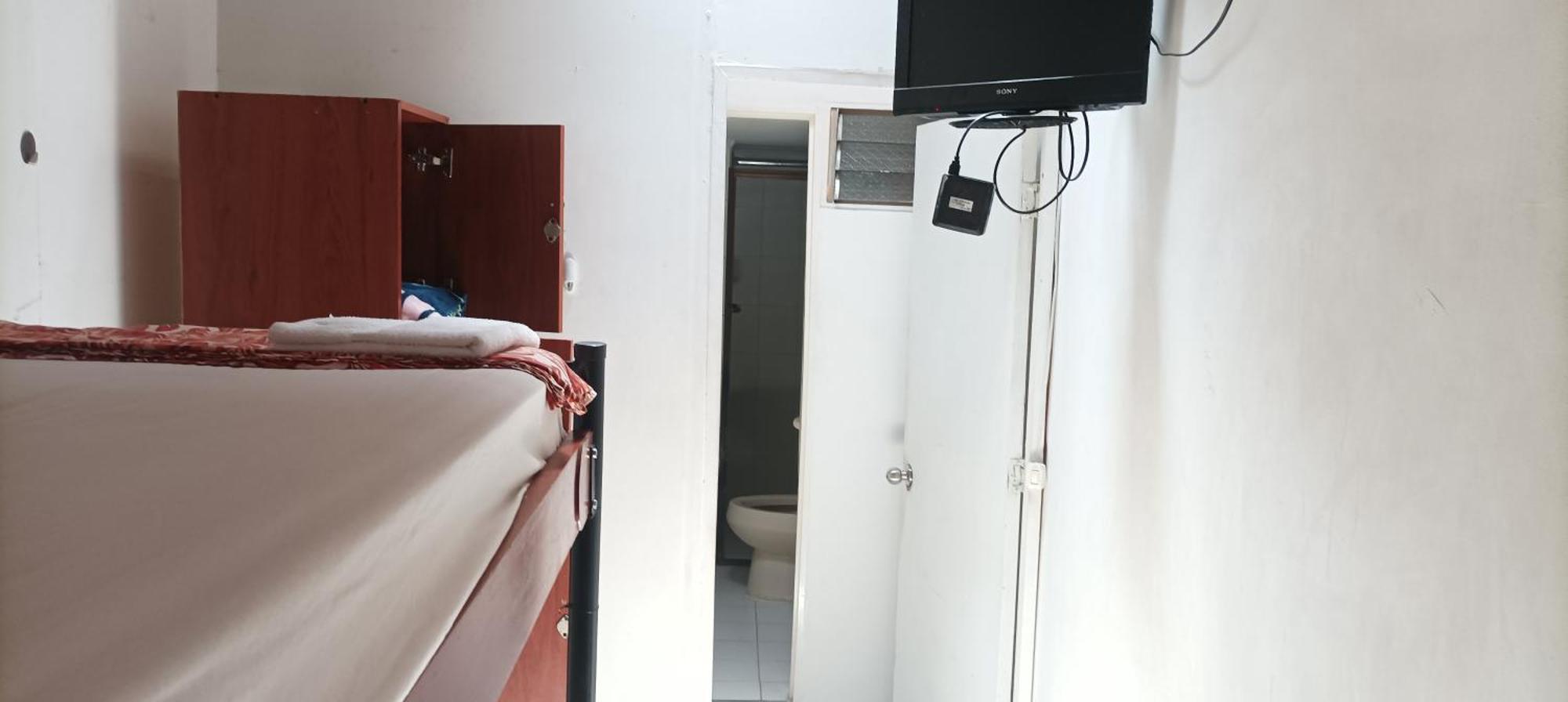 Hea Hospedaje Cerca Al Estadio Y La 70 Medellin Room photo